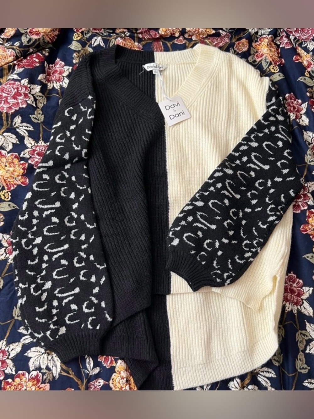 DAVI & DANI Two-Tone V-Neck Sweater in Black & Cream with Patterned Sleeves